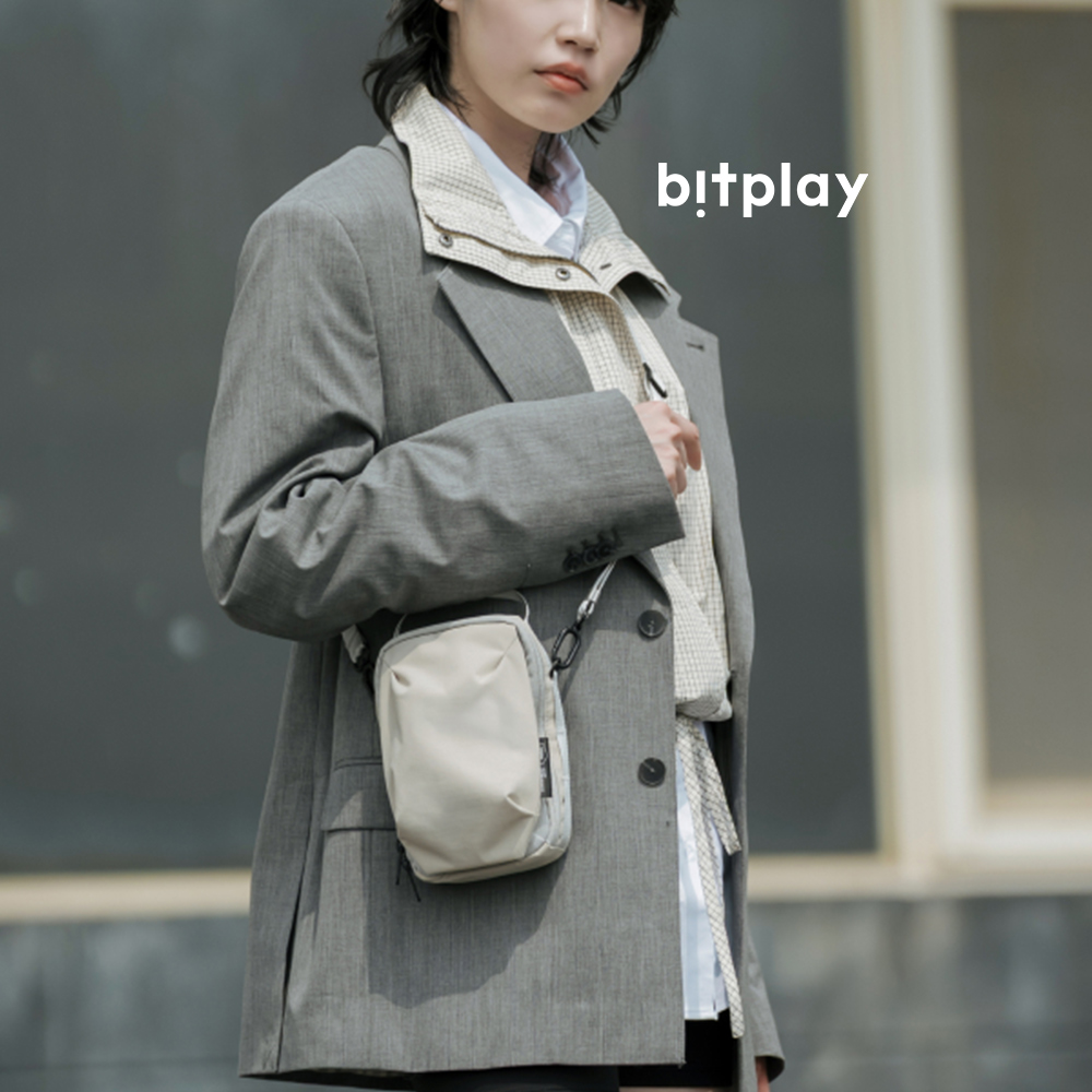 【bitplay】Essential 0.8L 隨行手機包-晨曦杏/輕量防水隨身小包/大手機斜背收納包 /旅行護照票卡收納包
