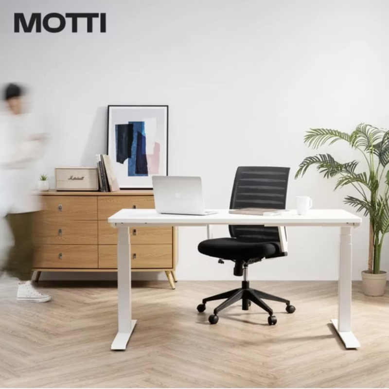 MOTTI 電動升降桌 - Ceffio(三節腳) 經典方管設計 120*68 深木紋 黑
